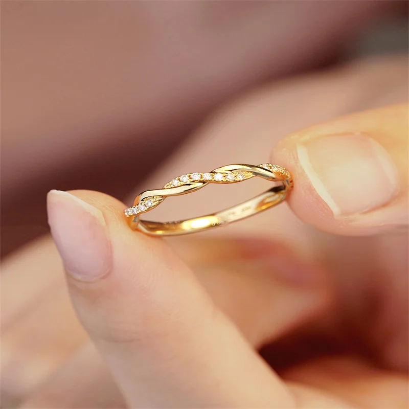 Spring Qiaoer 925 Sterling Silver High Carbon Diamonds Gemstone Fidanzamento Placcato Oro 18 Carati Vintage Distorto Ring Gioielleria Raffinata