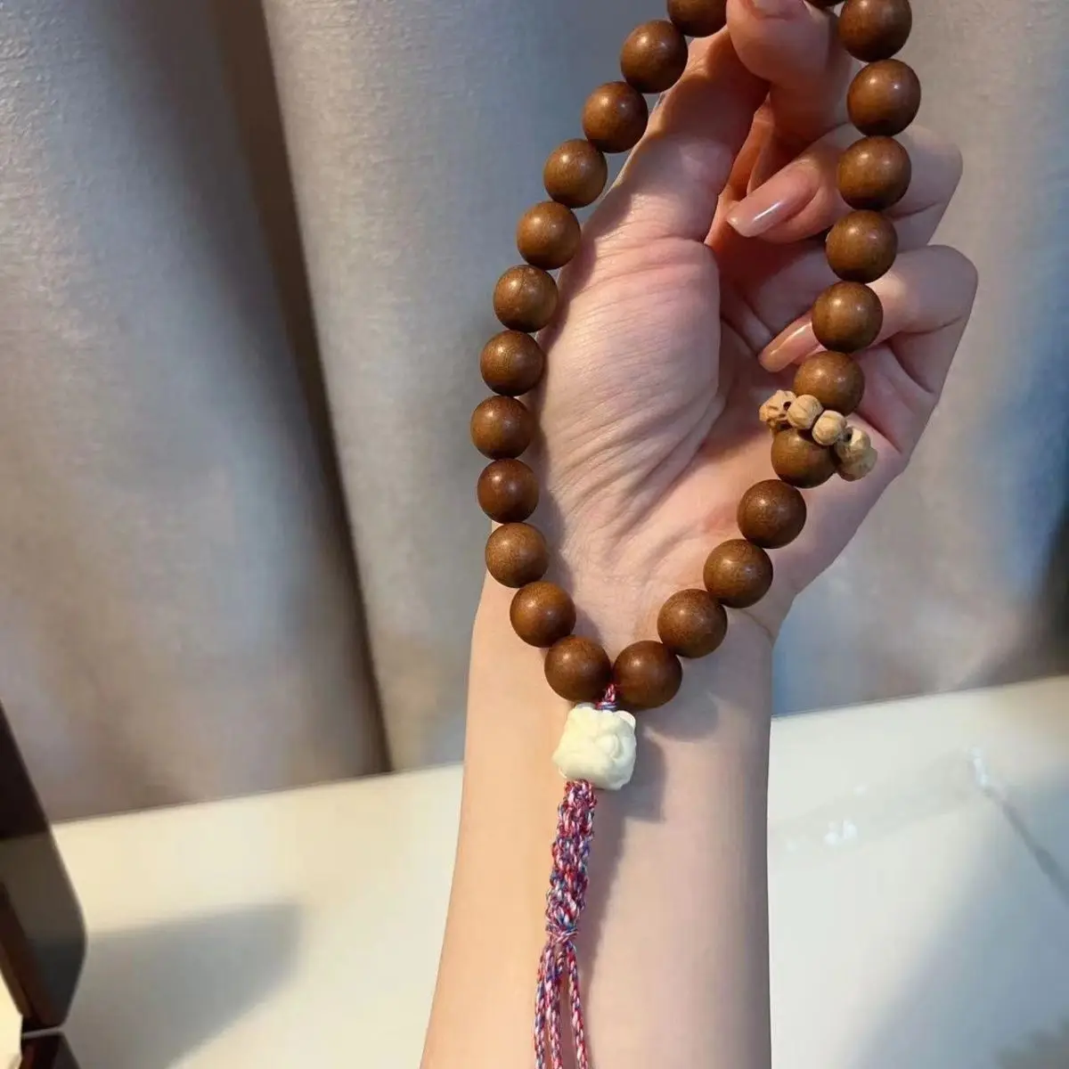 Umq Handmade New Original White Sandalwood Handheld Matching Passion Fruit Seeds Anello Flessibile Bodhi Lotus Ivory Nut Beads