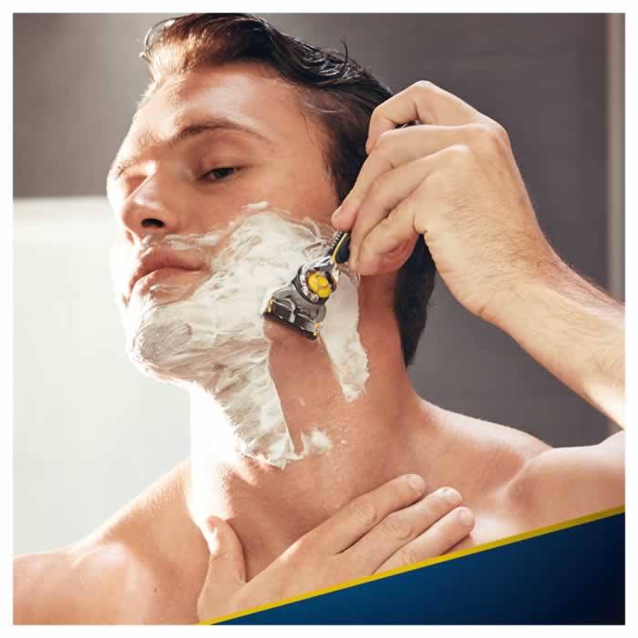 Gillette Fushion Proshield Manual Razor And 2 Blades