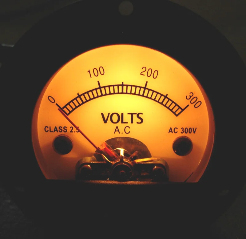 1Pcs 53 Millimetri Nuovo S052 Rotondo Nero Vu Meter Ac300V Voltage Meter Con Retroilluminazione Di Colore Giallo
