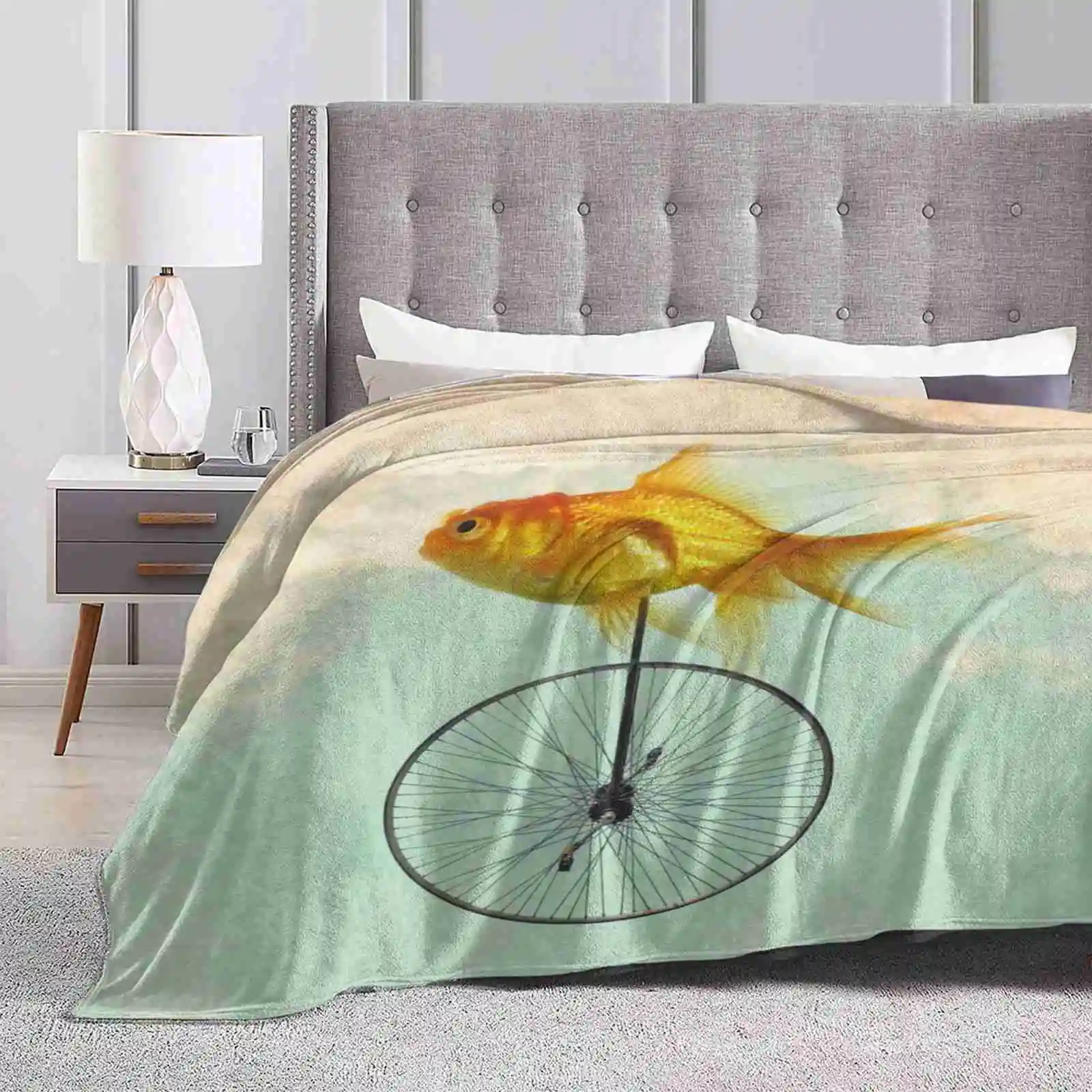 Monociclo Goldfish Soft Warm Throw Coperta Monociclo Bike Travestito Shark Teal Orange Water Sky Blue Endearing Adorabile Adorabile