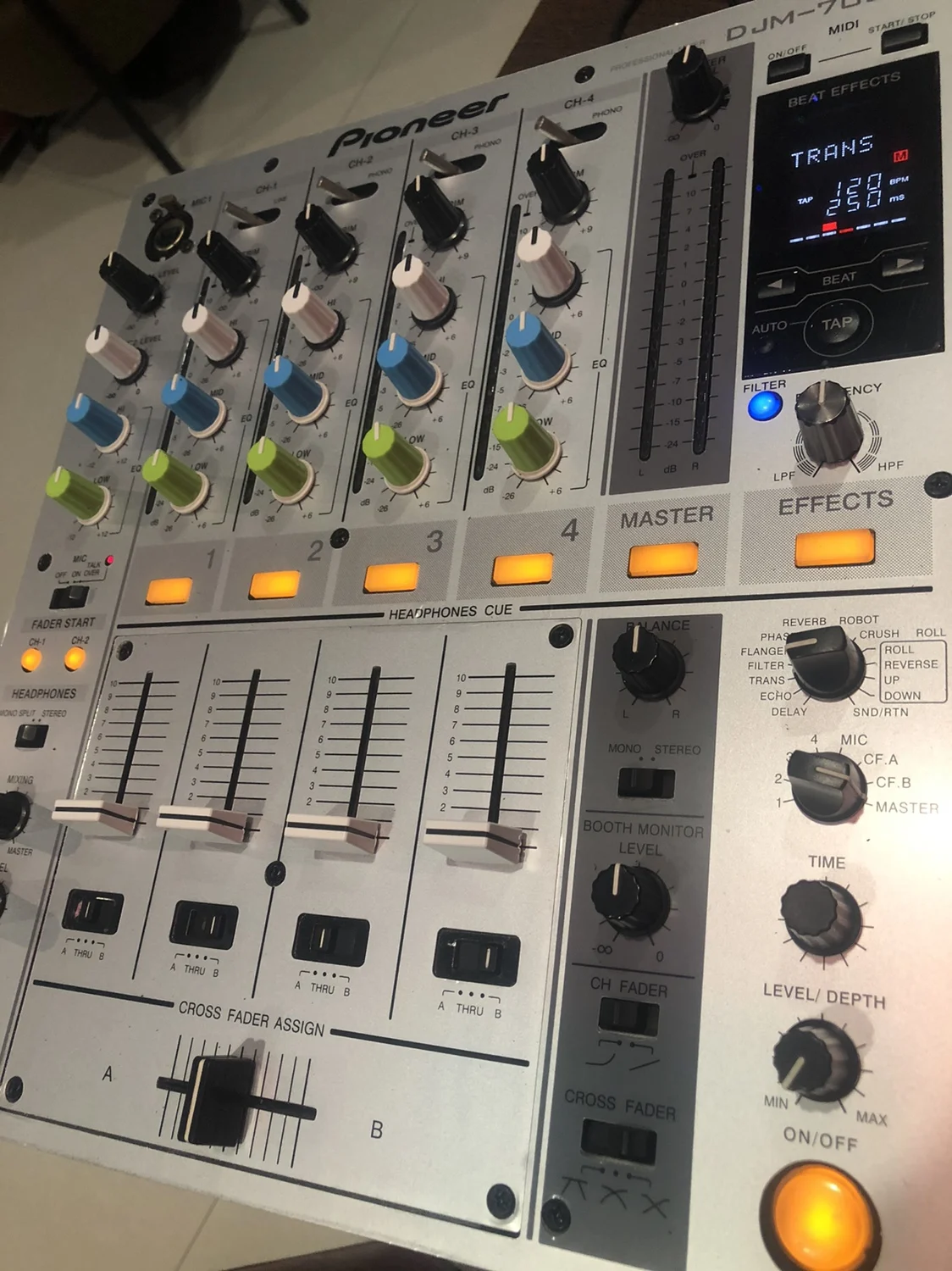 Skin Pioneer Djm700 Mixer Deck Pellicola Protettiva, Adesivo Semplice Bianco Argento Lucido, Senza Colla