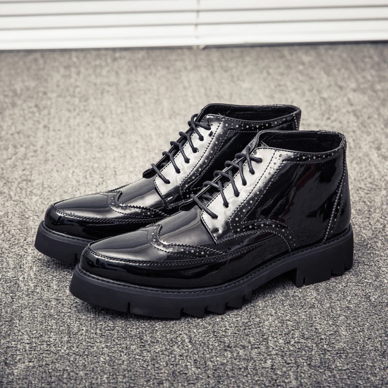 Inghilterra Fashion Mens Party Banquet Dress Brogue Platform Boots Bright Patent Leather Bullock Shoes Youth Gentleman Caviglia Botas