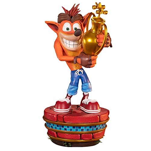 First4Figures Crash Bandicoot - Crash Team Racing Crash Winner - Statuette 46Cm