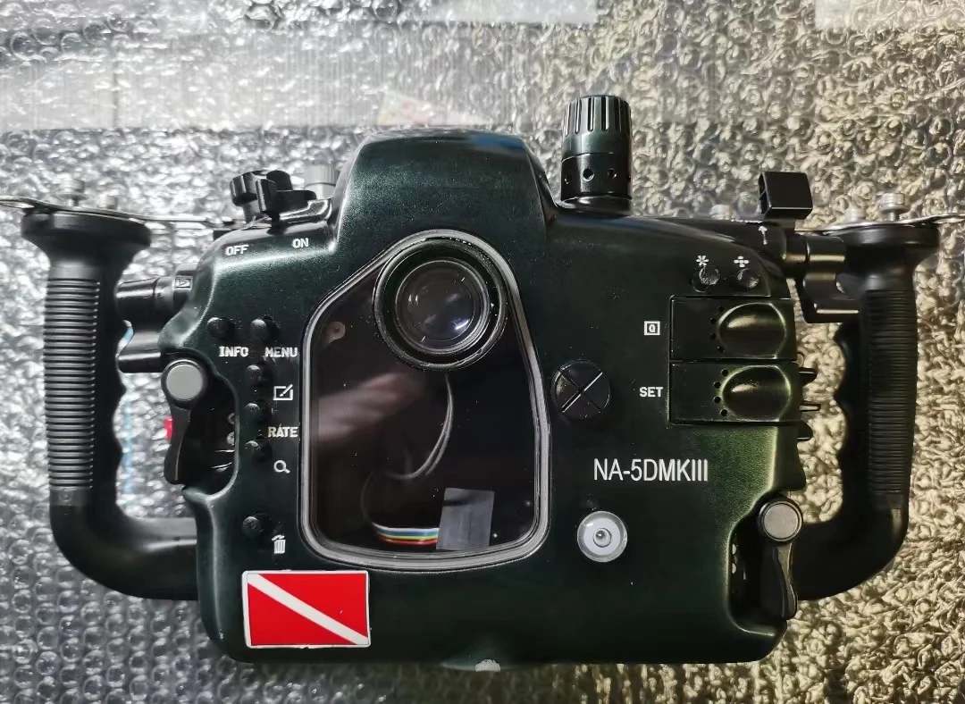 Custodia Na-5Div Nauticam 17325 Per Fotocamera Canon Eos 5D Mark Iv (Seconda Mano)