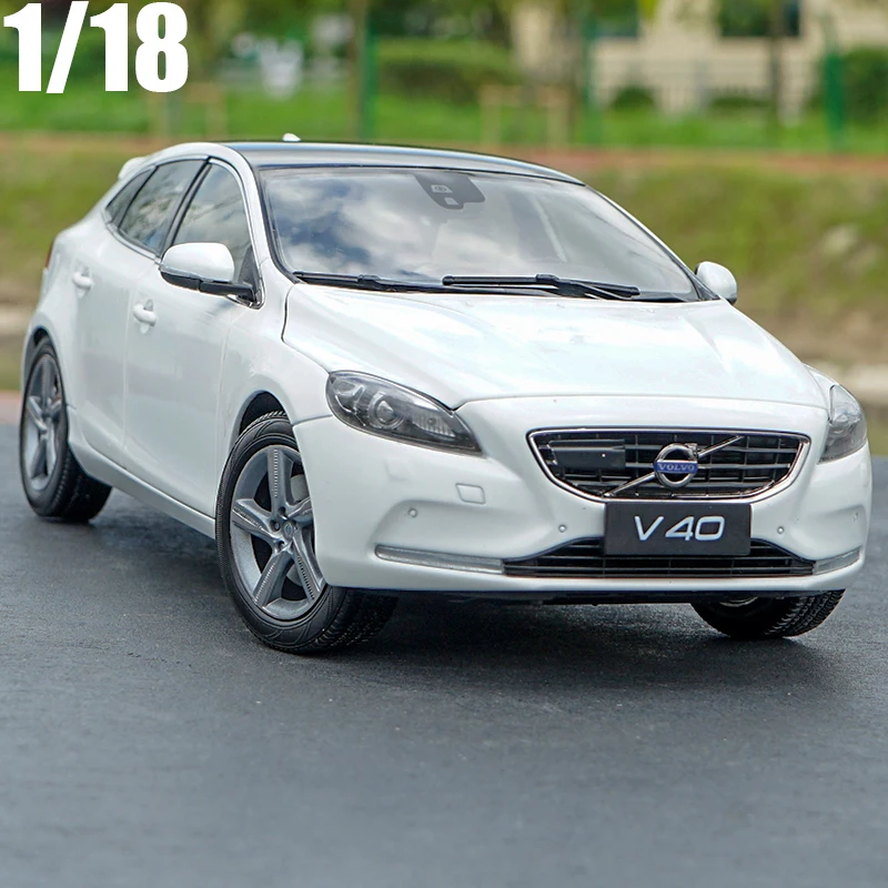 1:18 Diecast Model For Volvo V40 2016 White Brown Suv Alloy Toy Car Collezione Di Regali In Miniatura Collezione Spedizione Gratuita