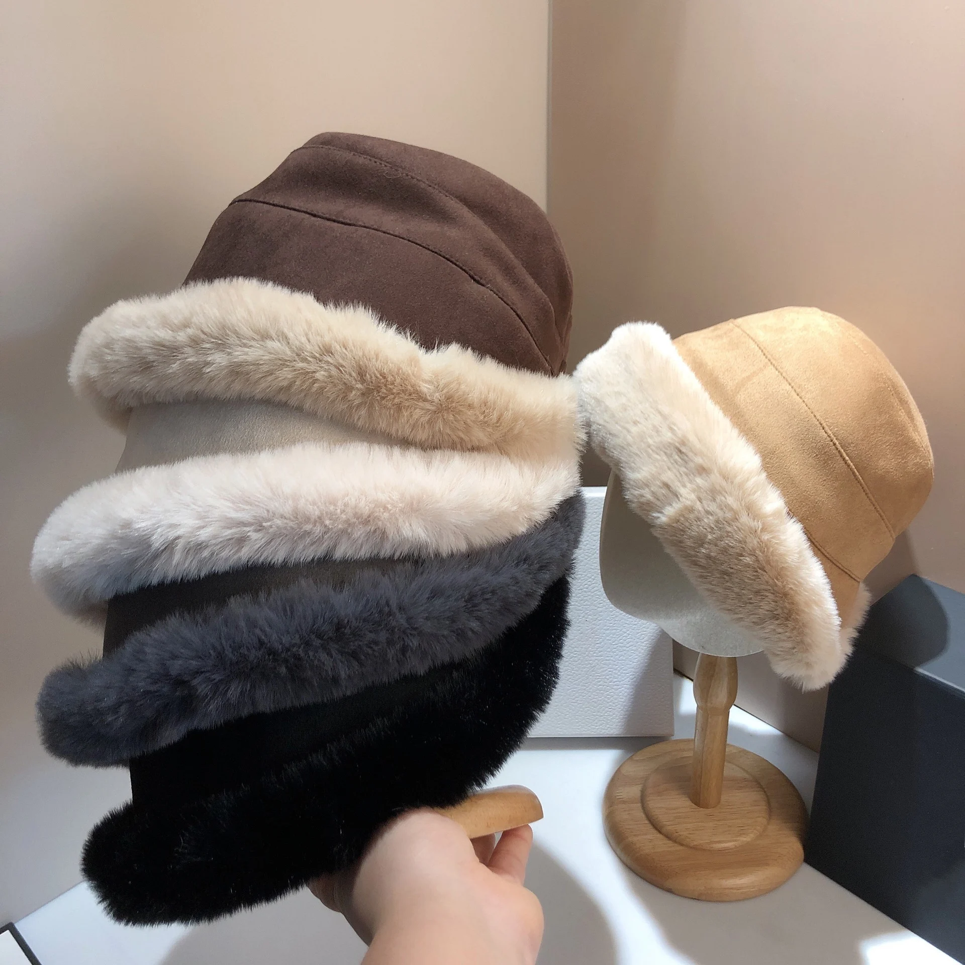 Winter Plus Velvet Lamb Hair Cappello Da Pescatore Femminile Street Shooting Casual Tesa Larga Warm Plush Pot Hats Per Internet Celebrities Cap