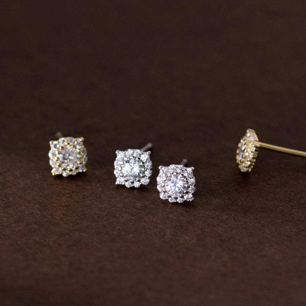 100% S925 Sterling Silver Sterling Silver Instagram Style Light Luxury Full Diamond Square Orecchini Rotondi Piccole Ed Eleganti Donne
