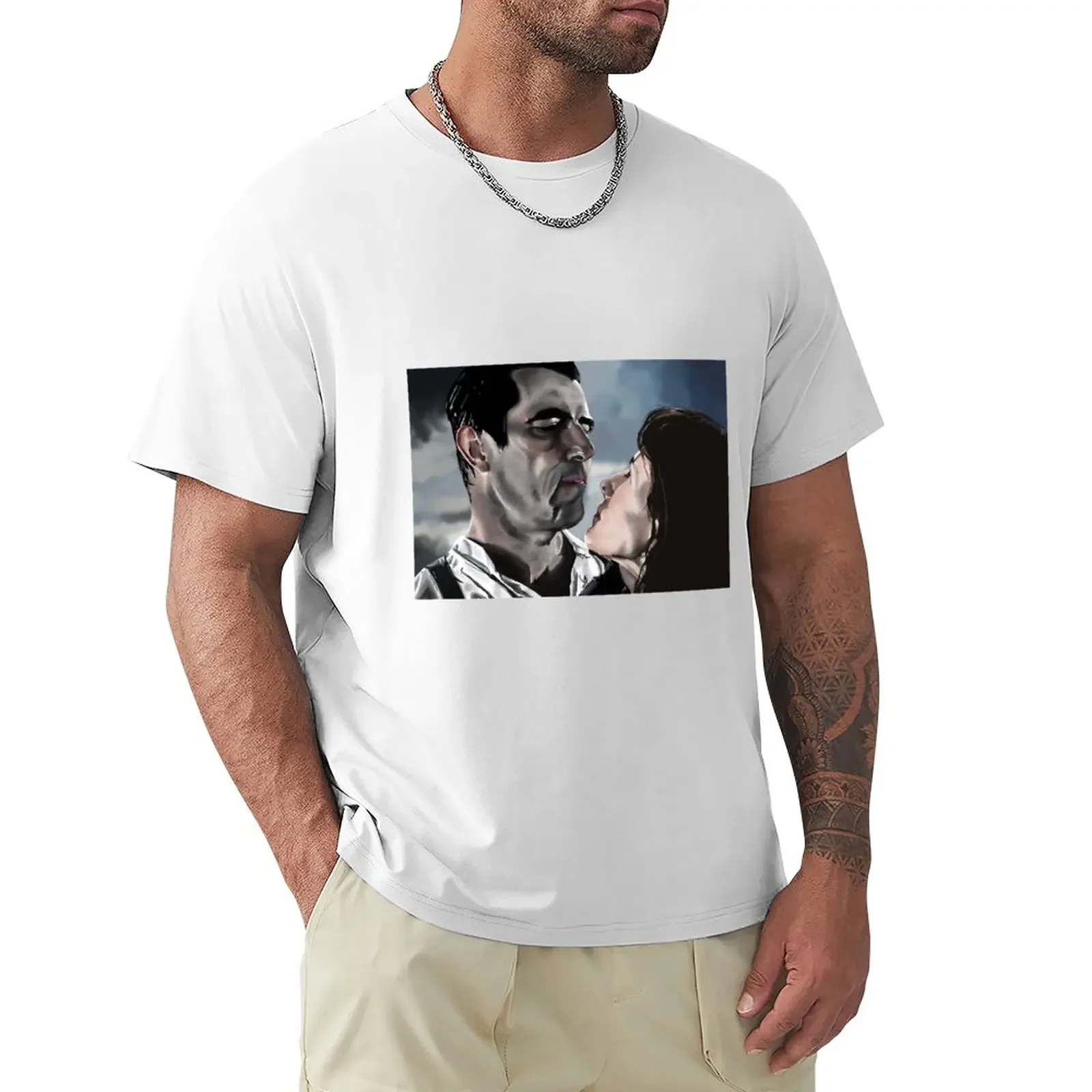 Dracula E Zoe On The Beach (Claes Bang And Dolly Wells) T-Shirt Abbigliamento Vintage Top Fruit Of The Loom Magliette Da Uomo