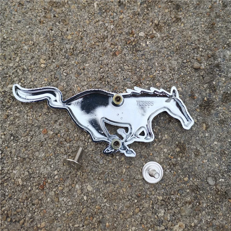 2Pcs Metallo Mustang Running Horse Car Emblem Sticker Per Mustang Fastback Mach 1 Shelby Gt Tappetini Per Auto Decorazione D'Interni