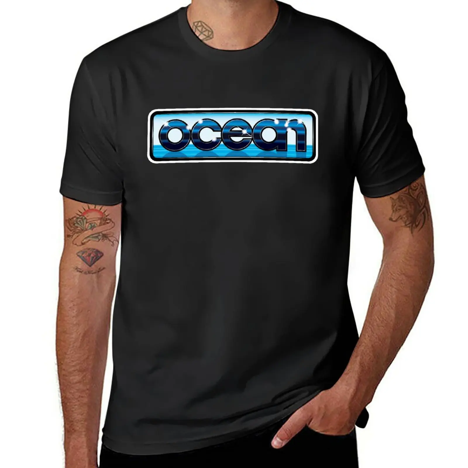 Logo Del Software Oceanico Degli Anni '80-T-Shirt Ricreativa Di Alta Qualità 100% (Amiga, C64, Amstrad, Spectrum)