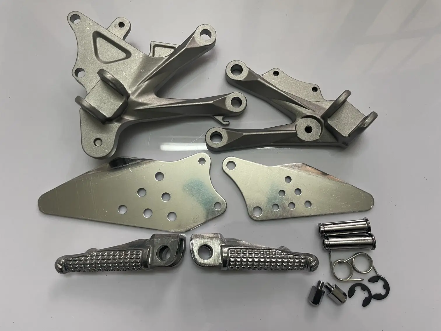 Front Footrest Foot Pedal Peg For Kawasaki Zx-10R Zx10R 2006-2010 2007 2008 2009 Motorcycle Left Right Mount Bracket