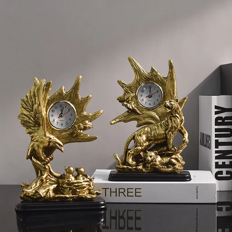 Stile Americano Retro Eagle Clock Desk Top Clock Decorazione Da Tavolo Per La Casa Soggiorno Wine Cabinet Tv Cabinet Resina Decor