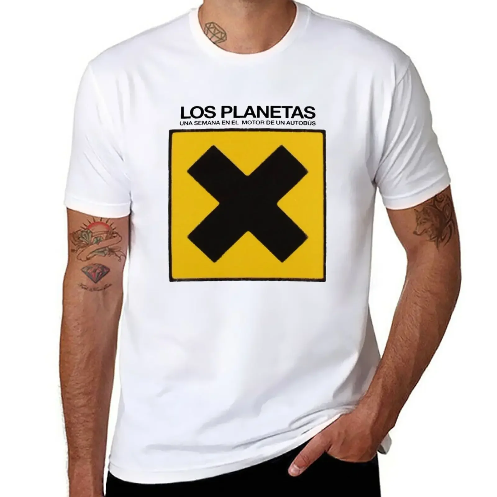 Los Planetas Los Planetas Una Semana En El Motor De Un Autobul T-Shirt Customs Progetta Le Tue Magliette Aderenti Funnys Per Uomo