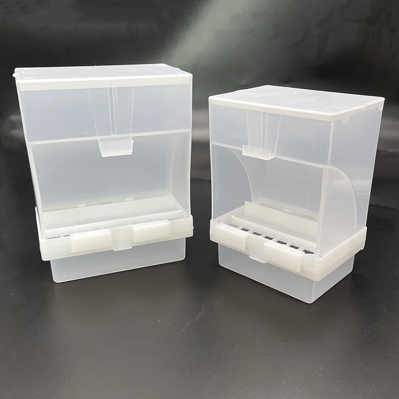 1 Pz Alimentatore Automatico Per Uccelli Pet Bird Container Pappagallo Alimentatore Appeso Mangiatoia Per Uccelli Starling Tiger Skin Peony Bird Tools