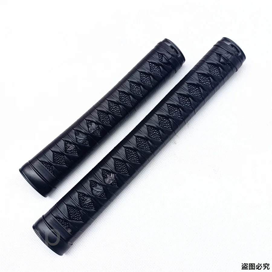 2 Pz (20/26Cm) Tsuka Maniglia Wakizashi Lega Fuchi Kashira Menuki Pelle Nera Ito Applicare Ai Raccordi Spada Samurai Katana Giapponese