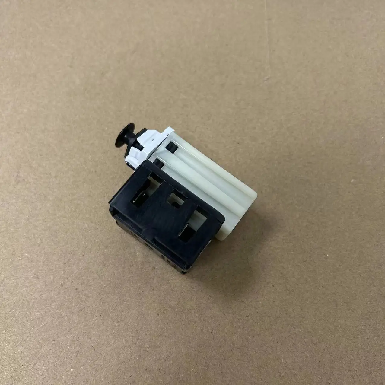 For Dodge Journey Caliber Jeep Compass Car Brake Light Switch Original Brake Light Switch