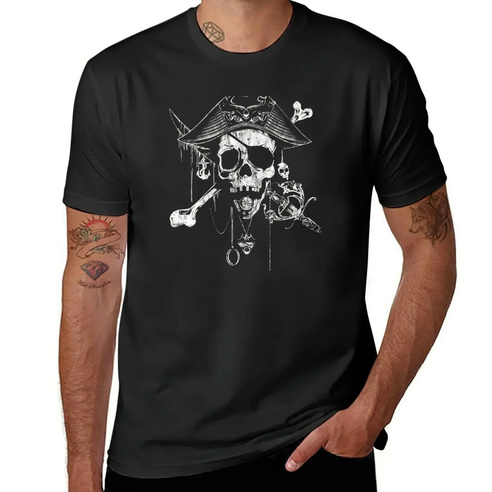 Pirate Skull Sword And Bones Jolly Roger Distressed T-Shirt Summer Top Customizeds Customizeds Customs Magliette Divertenti Da Uomo