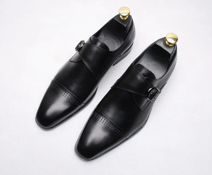 Retro Tre-Comune Degli Uomini Di Scarpe Di Cuoio Bullock Scolpito Pattini Di Vestito Di Affari Degli Uomini Piazza Monaco Scarpe Da Sposa Oxford Scarp