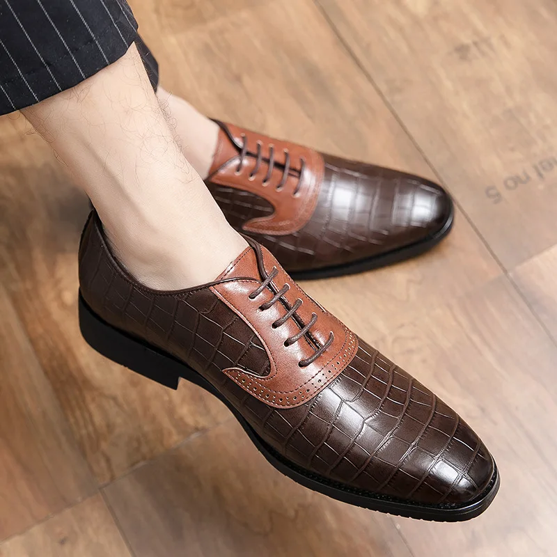 New Luxury Designer Mens Lucido Nero Marrone Bullock Wedding Homecoming Shoes Flats Casual Loafer Dress Sapatos Tenis Masculino