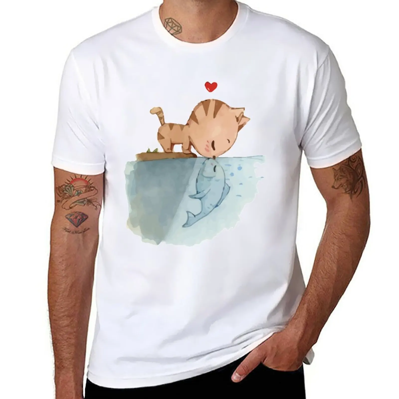 New Kitten Kissing A Fish T-Shirt T-Shirt Corta T-Shirt Da Uomo T-Shirt Da Uomo