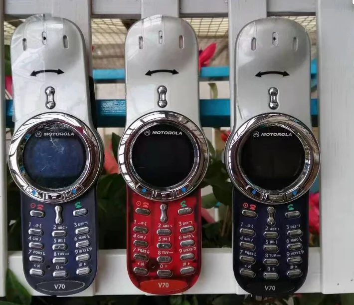 Sbloccato Motorola V70 Gsm 900 / 1800 360 Rotazione Dell'Angolo Classico Ricondizionato-Altoparlante Originale Supporto Solo Per Telefono Inglese