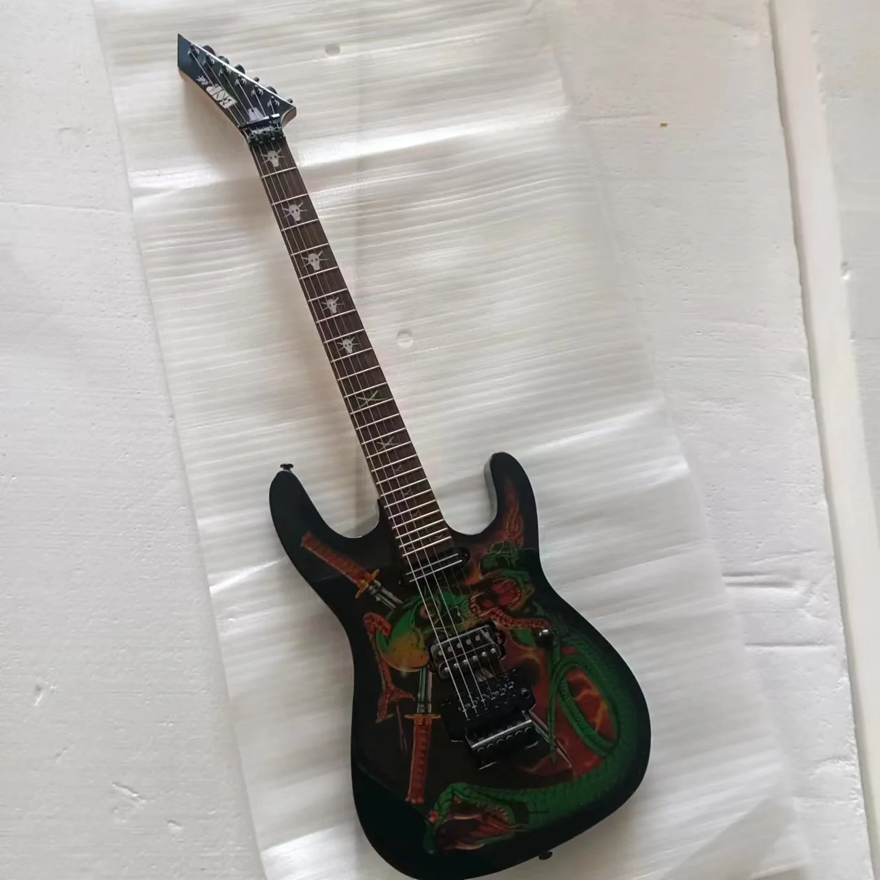 Factory Outlet The Top Quality Ltd Teschi Serpenti George Lynch Signature Chitarra Elettrica Floyd Rose Tremolo Bridge Locking Nut