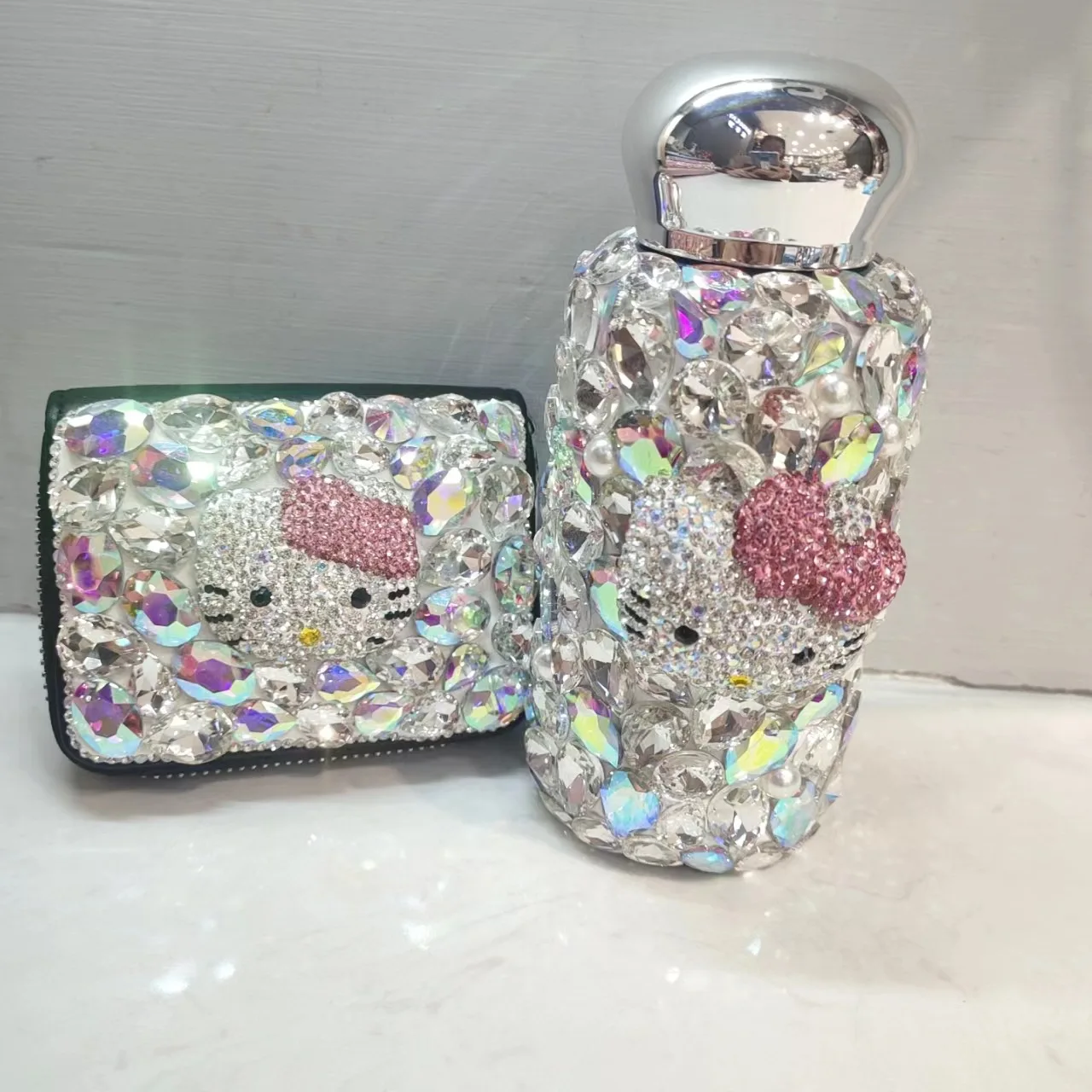 Sanrio Figure Kawaii Hello Kitty Diamond Water Glass Mini Isolamento Keep Cold Big Drill Pocket Cup Kt Exquisite Girlfriend Gift