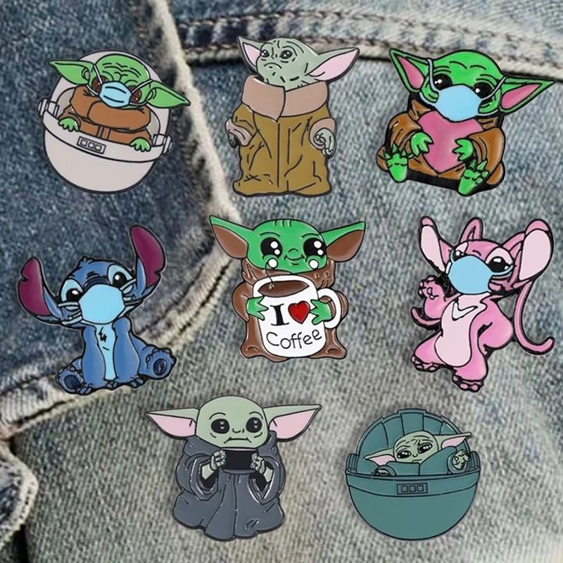 Disney Anime Periferiche Yoda Spilla Per Bambini Spille Smaltate Cute Creative Custom Stitch Wearing Mask Badge Zaino Jewelry