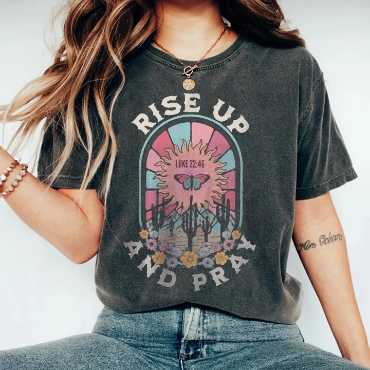 Rise Up And Pray Slogan T-Shirt Da Donna Vintage Nobleness Sun Cactus Butterfly Flowers Print Camicia Femminile Retro Easter Girl Tee