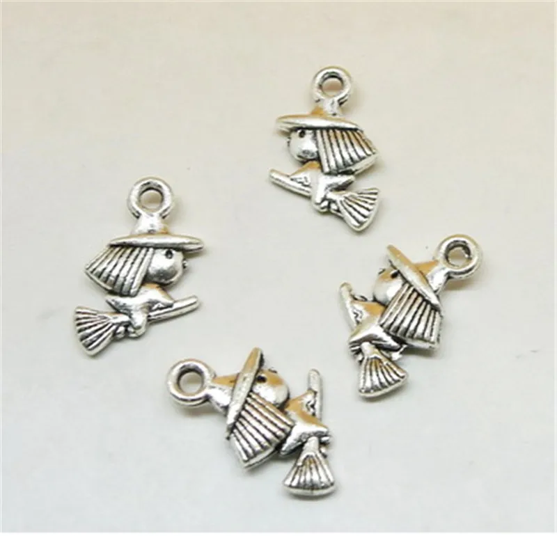 Bulk 30 Magico Volo Psychic Witch Fascino Equitazione Broomstick Halloween Pendenti 10*15Mm 0.9G