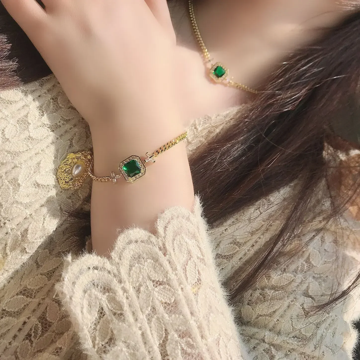 Lihua Fashion Ins Gem Choker Set Femminile Seiko Placcato Spesso Oro 18 Carati Verde Smeraldo Dolce Cool Fashion Bracciale