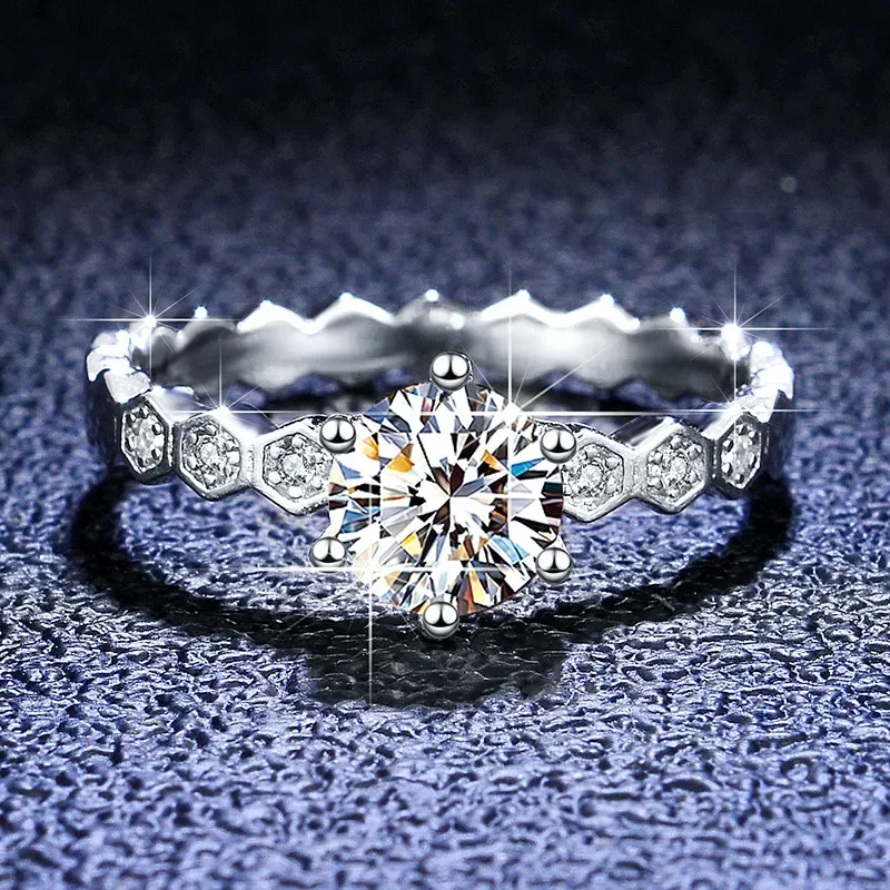 Luxury Pt950 Platinum Ring New Vision Hive Design 1 Carat Moissanite Diamond Rings Per Le Donne Bride Eternity Jewelry Wedding Band