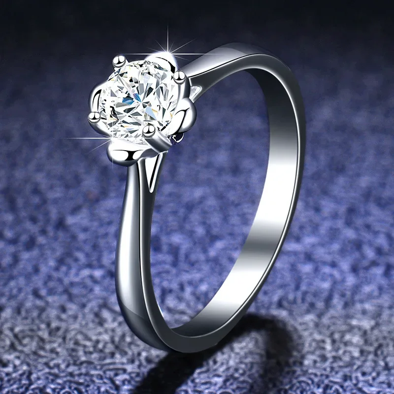 Luxury Pt950 Platinum Ring Solitaire 0.5 Carati Vvs1 D Color Moissanite Diamond Wedding Band Gioielleria Raffinata Per Le Donne