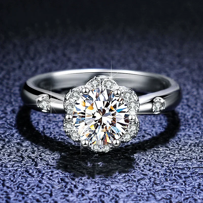 Luxury Eternal Pt950 Platinum Ring Elegant Flower Bud 1 Carat Vvs1 D Color Moissanite Diamond Fedi Nuziali Per Le Donne