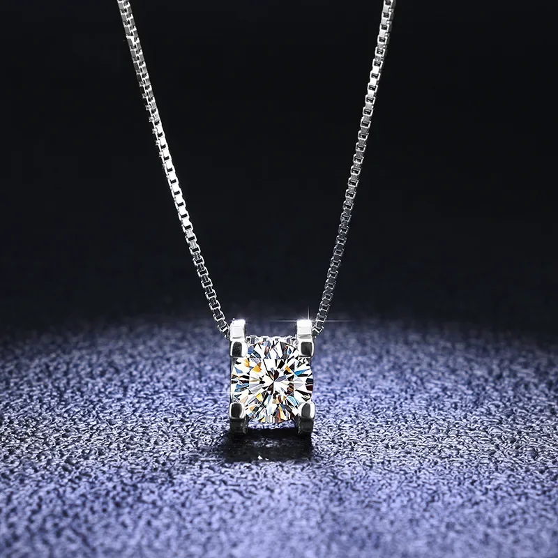 Luxury Pt950 Platinum Excellent Cut D Color Pass Diamond Test 1 Carat Moissanite Collana Con Ciondolo Testa Di Mucca Accessori Donna