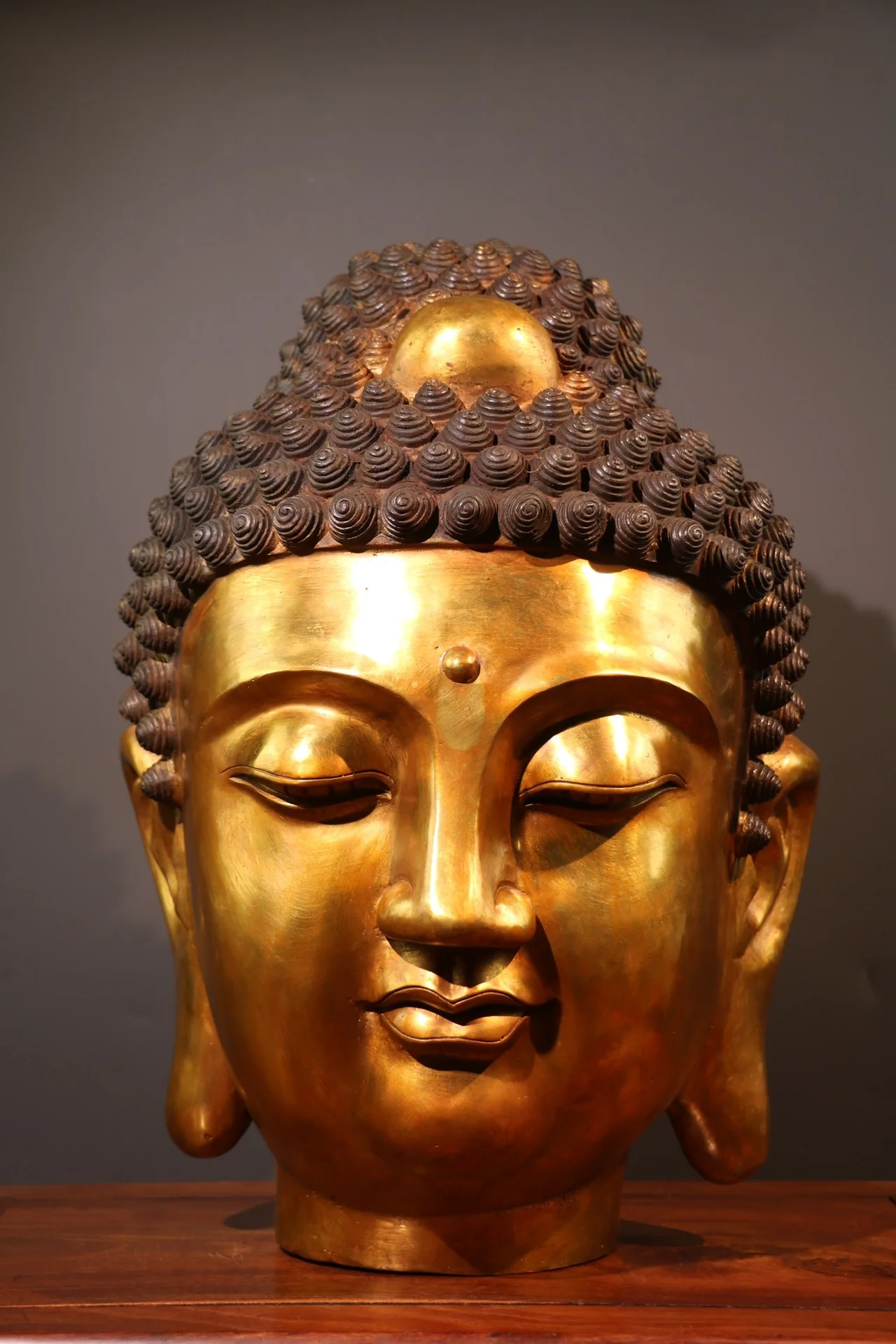 19 "Tempio Tibetano Collec Old Bronze Cinabro Fango Oro Shakyamuni Testa Di Buddha (Luce Di Buddha) Buddha Culto Hall Town House