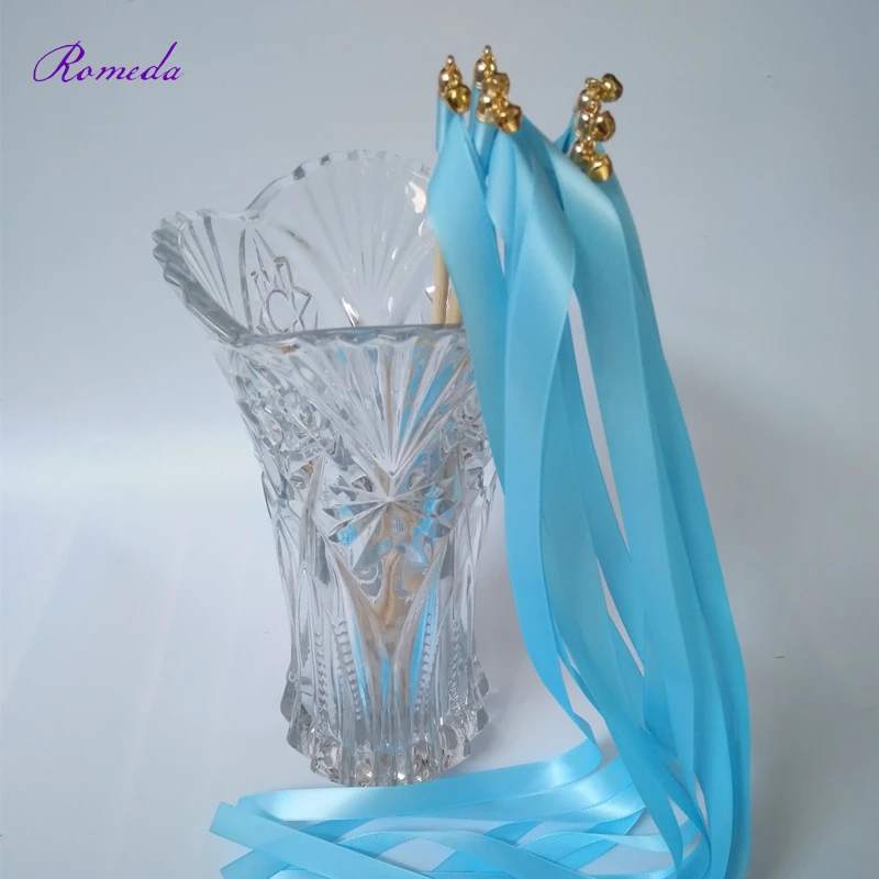 Vendita Caldo 50 Pz/Lotto Light Blue Stain Nastro Nozze Stick Bacchetta Con Campane D'Oro Per La Decorazione Di Nozze