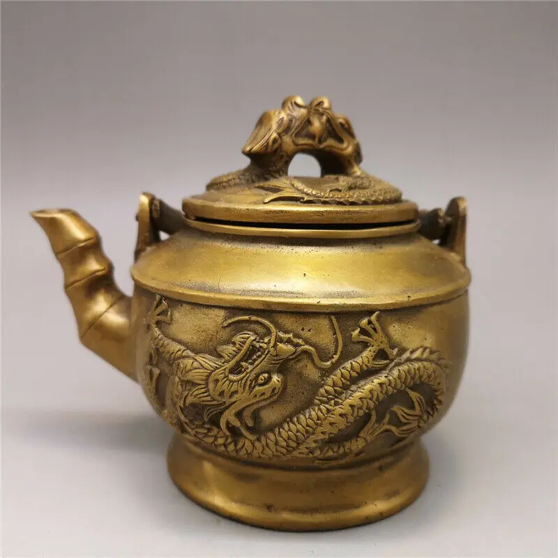Una Vecchia Pentola In Ottone Con Doppio Drago Della Collezione Di Antiquariato Cinese