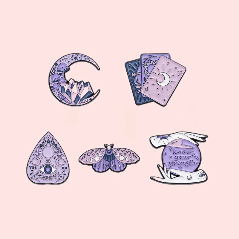 Pin Club | Punk Magic Witch Butterfly Crystal Ball Spilla Moon Lunar Phase Zaino Badge Gioielli In Lega Creativa Regali All'Ingrosso