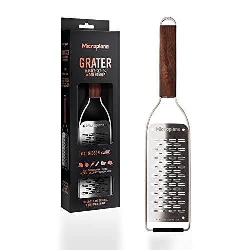 Microplane Grattugia Doppia Lama Per Formaggio, Mela, Carota, Zucchina E Cioccolato Con Manico In Legno Di Noce E Lame In Acciaio Inossidabile – Made