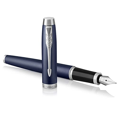 Parker 1931654 Im Penna Stilografica, Punta Media E Ricarica Di Inchiostro Blu, Confezione Regalo, Matte Blue Chrome Trim