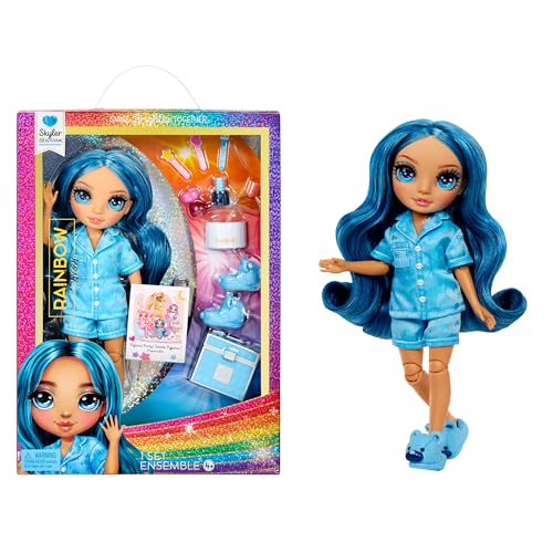 Rainbow High Junior High Pj Party - Skyler (Blu) - Bambola Snodata Da 22 Cm Con Morbida Tutina, Pantofole E Accessori Da Gioco - Età 4-12