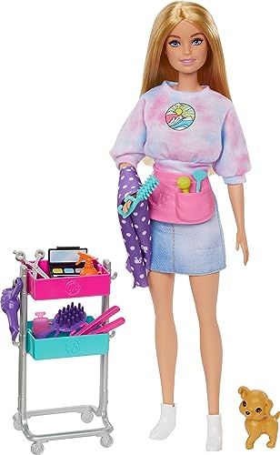 Barbie - Malibu Stylist, Playset Con Bambola Malibu, Un Cucciolo, 14 Accessori A Tema Capelli E Trucco E Un Carrellino Per Lo Styling, Giocattolo Per
