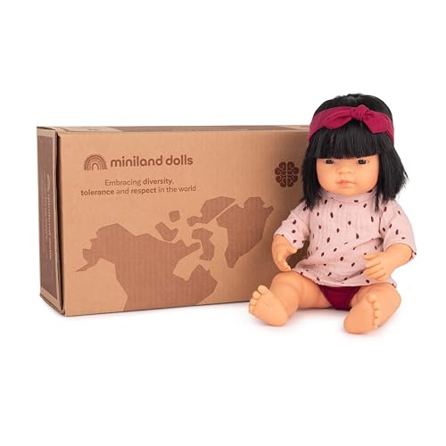 Miniland Set Regalo Dolls: Bambola Bambino Asiatica 38 Cm Più Set Dune, Multicolore, 31219