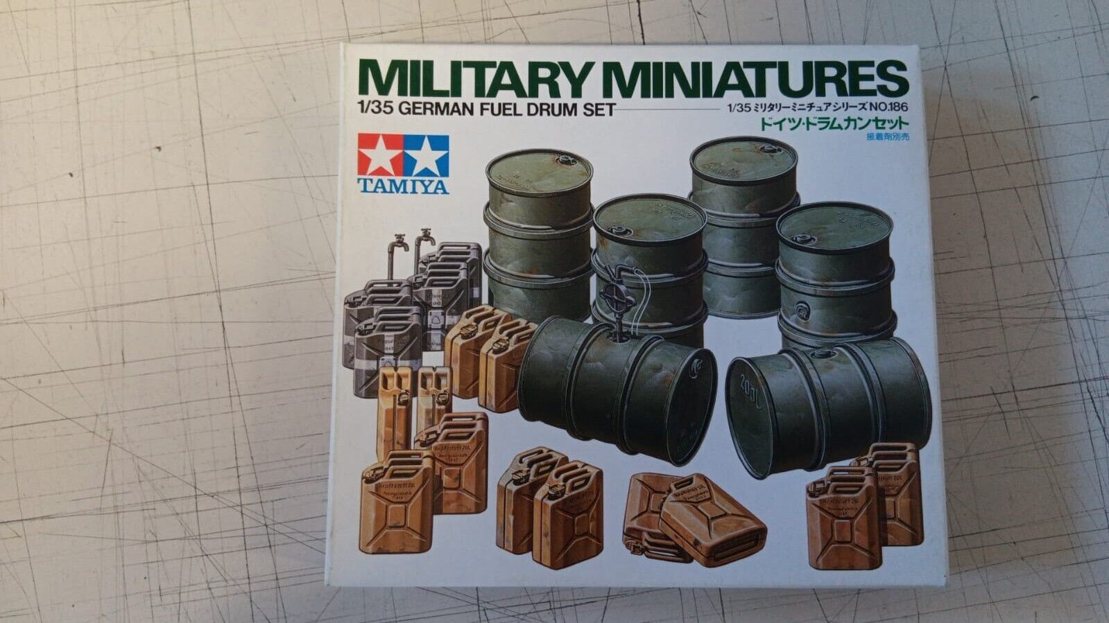 Tamiya 35186 Military Miniatures German Fuel Drum Set Kit Montaggio 1/35
