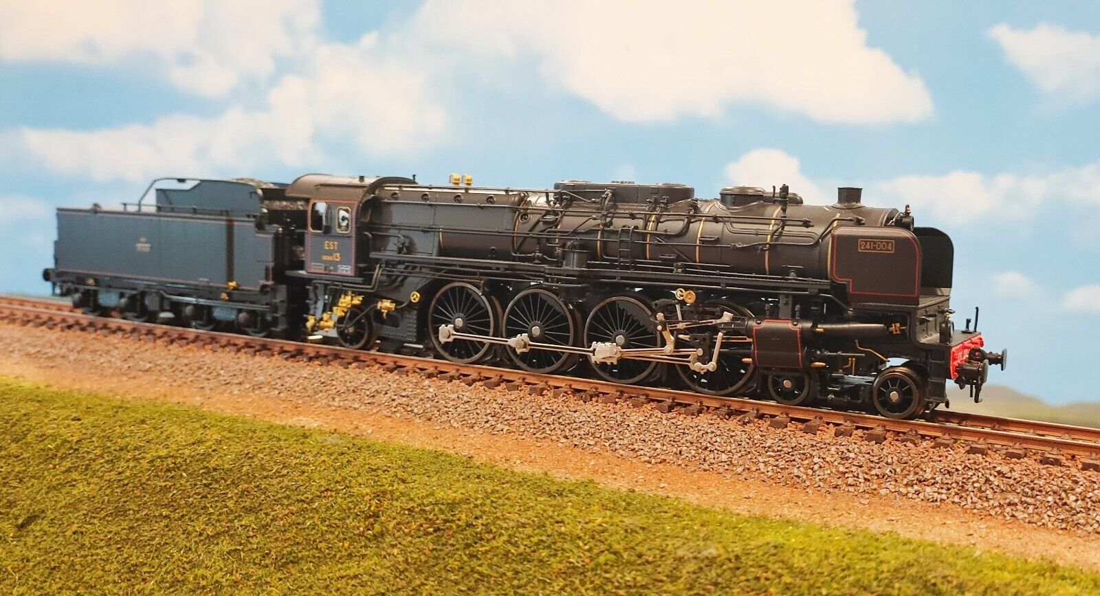 TRIX 25241 Locomotiva a vapore 241 gruppo 13 Ferrovie dell'EST ep. II  SOUND