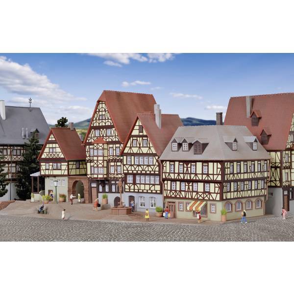 PIAZZA DEL MERCATO MILTENBERG KIBRI 37102 N MODELLISMO