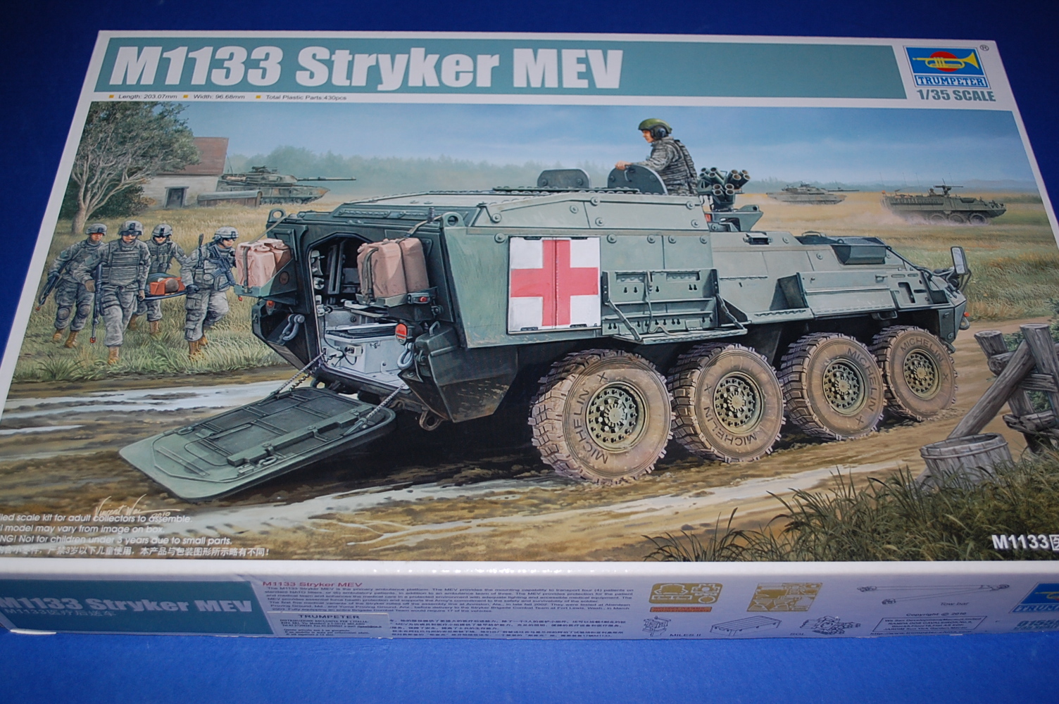 Trumpeter 01559 - M1133  Stryker MEV  scala 1/35