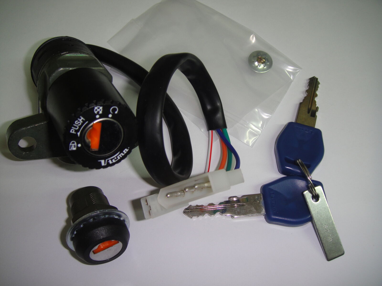 KIT SERRATURE QUADRETTO AVVIAMENTO 10878 APRILIA	50	SX	2010 2011 2012 2013